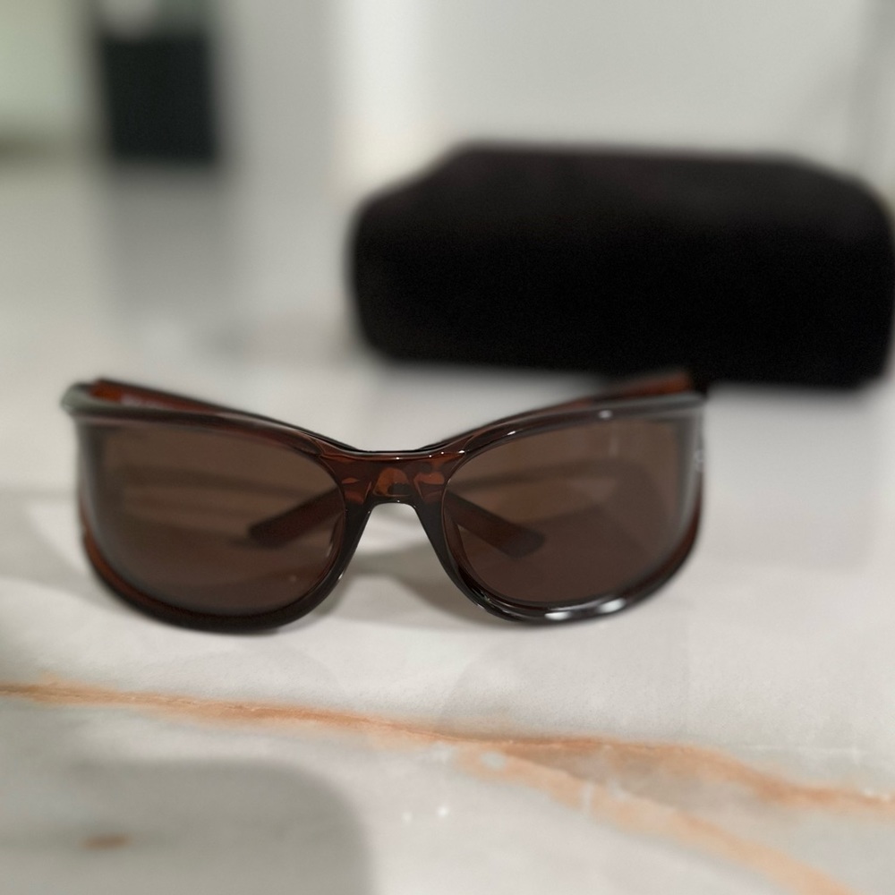 Balenciaga brown wrap around sunglasses - Picture 2 of 7